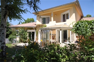 villa à la vente -   05000  GAP, surface 168 m2 vente villa - UBI483104840